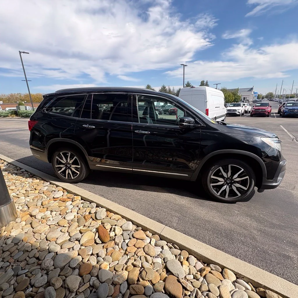 Used 2021 Crystal Black Pearl Honda Touring image 5