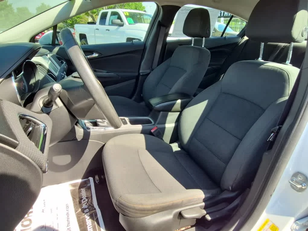 Used 2017 Summit White Chevrolet LS image 23