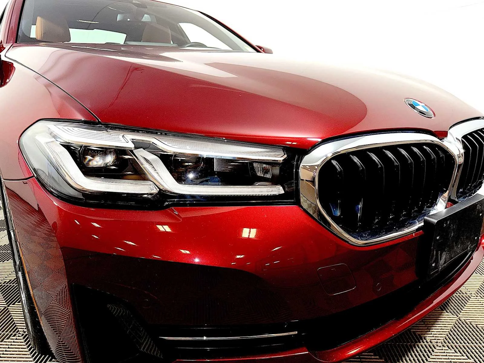 Used 2023 Aventurin Red Metallic BMW 530i xDrive image 25