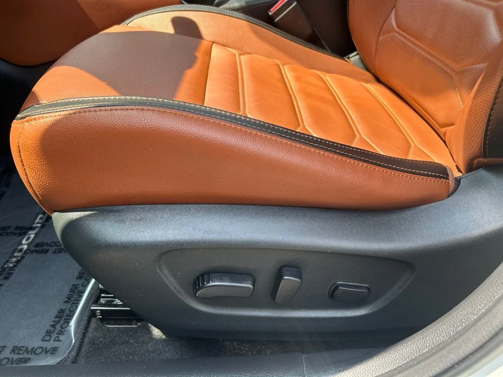 Used 2019 White Nissan SL image 17