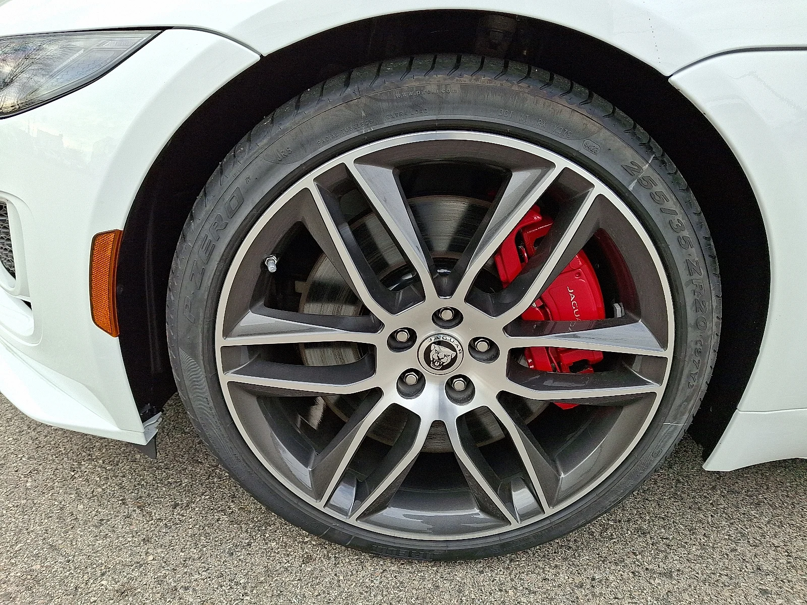 New 2024 Fuji White Jaguar P450 R-Dynamic RWD Automatic image 9