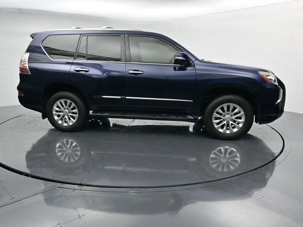 Used 2017  Lexus 460 image 9