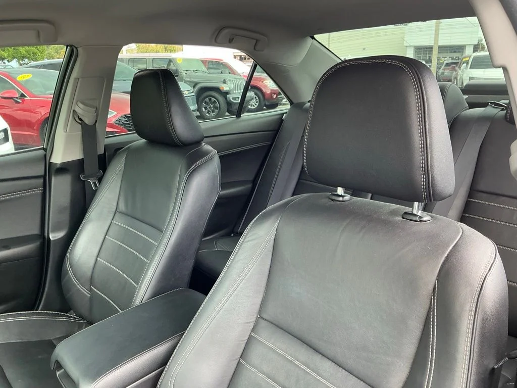 Used 2017 Silver Toyota XLE image 27
