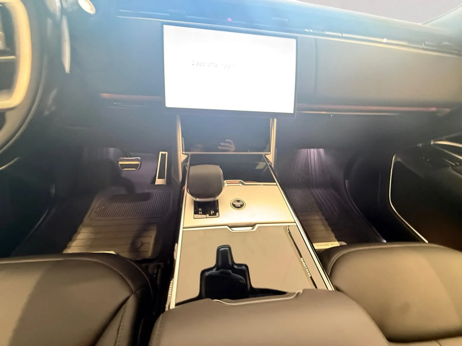 New 2026 Santorini Black Land Rover P530 LWB 7 Seat image 10