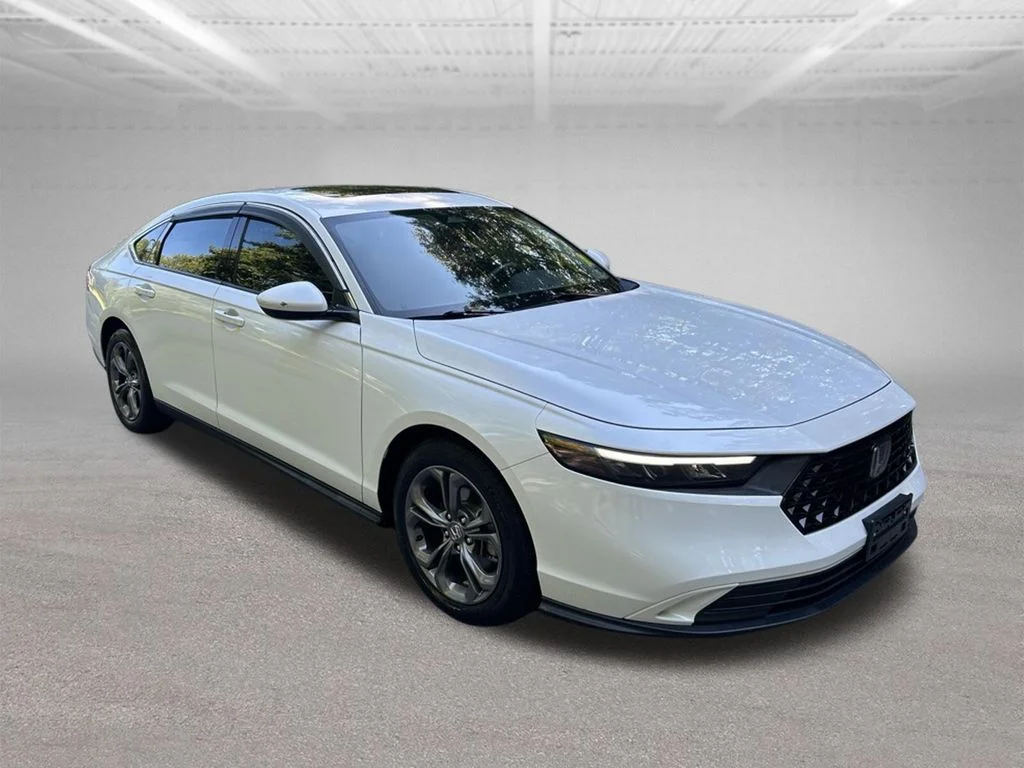 Used 2023 White Honda EX image 7