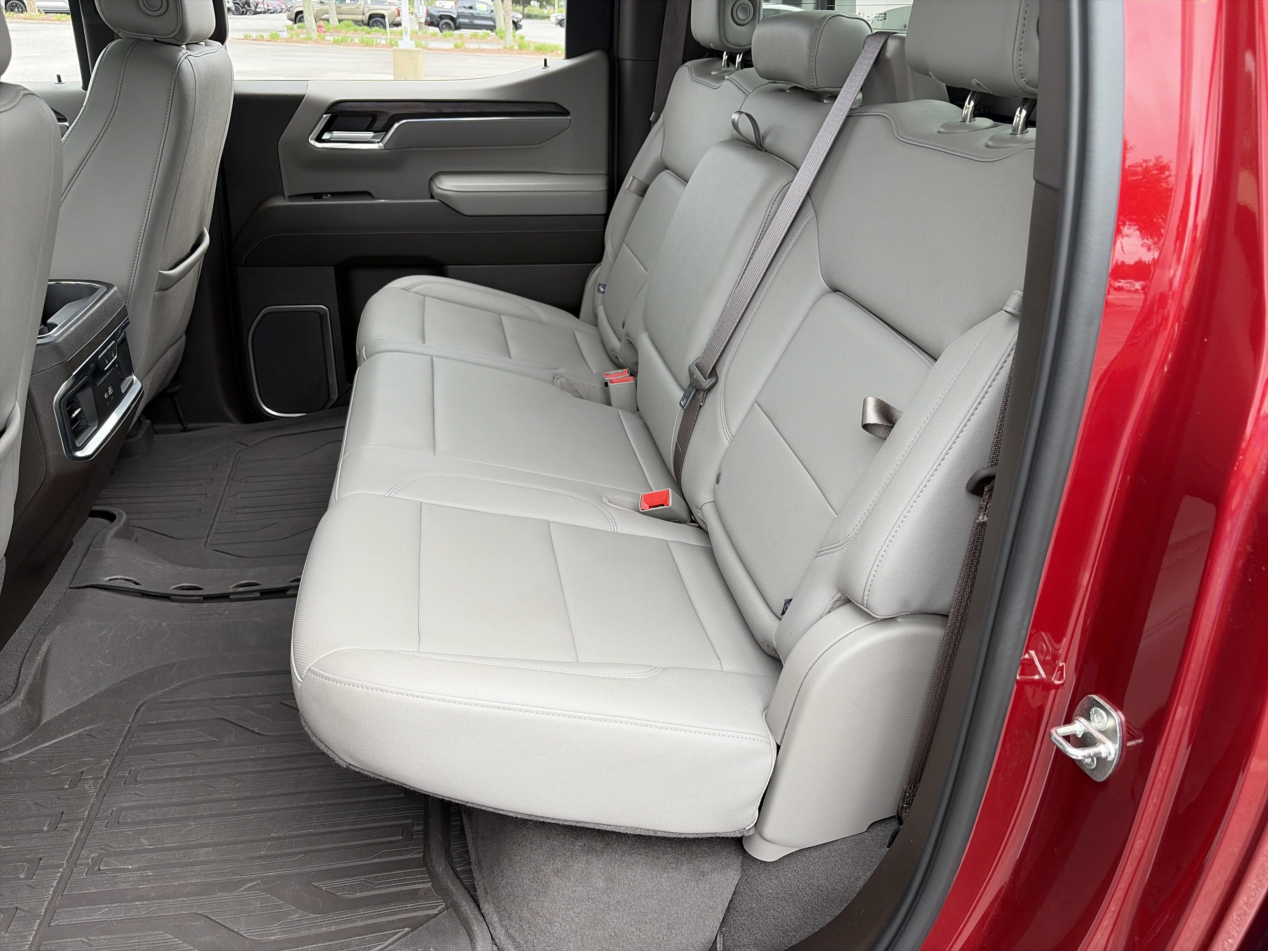 2024 GMC Sierra 1500 SLT - Photo 22