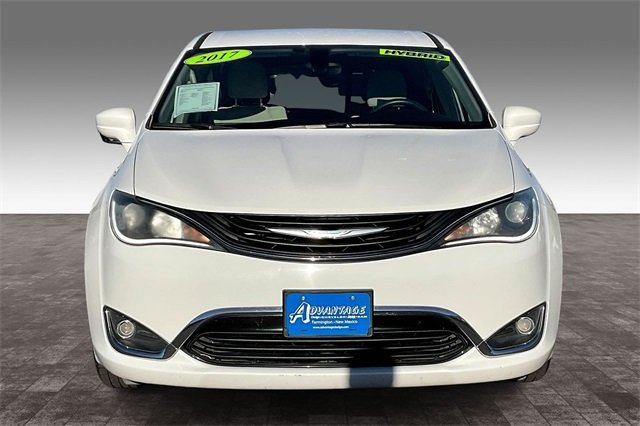 2017 Chrysler Pacifica Hybrid Touring Plus photo 3