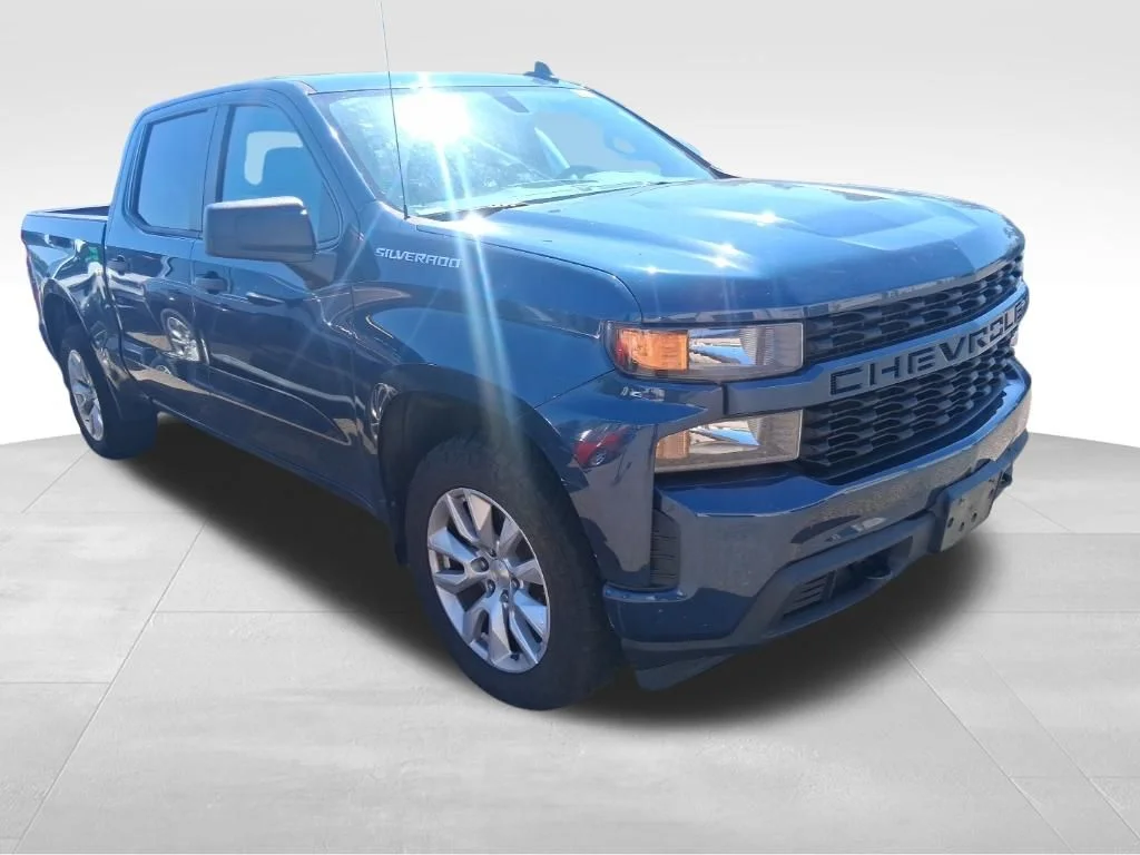 Used 2020 Blue Chevrolet Custom image 3