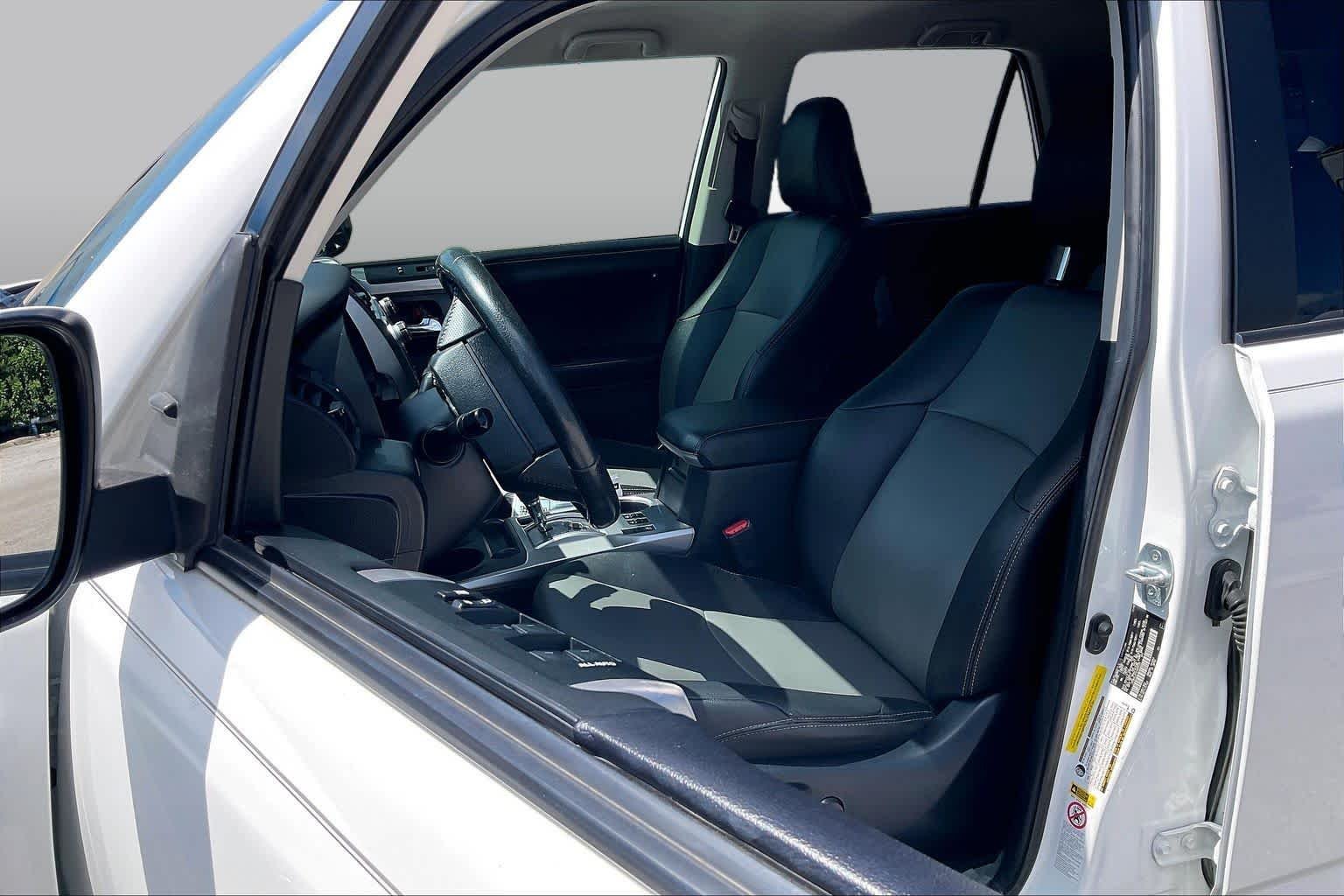 Used 2019 Super White Toyota SR5 image 9
