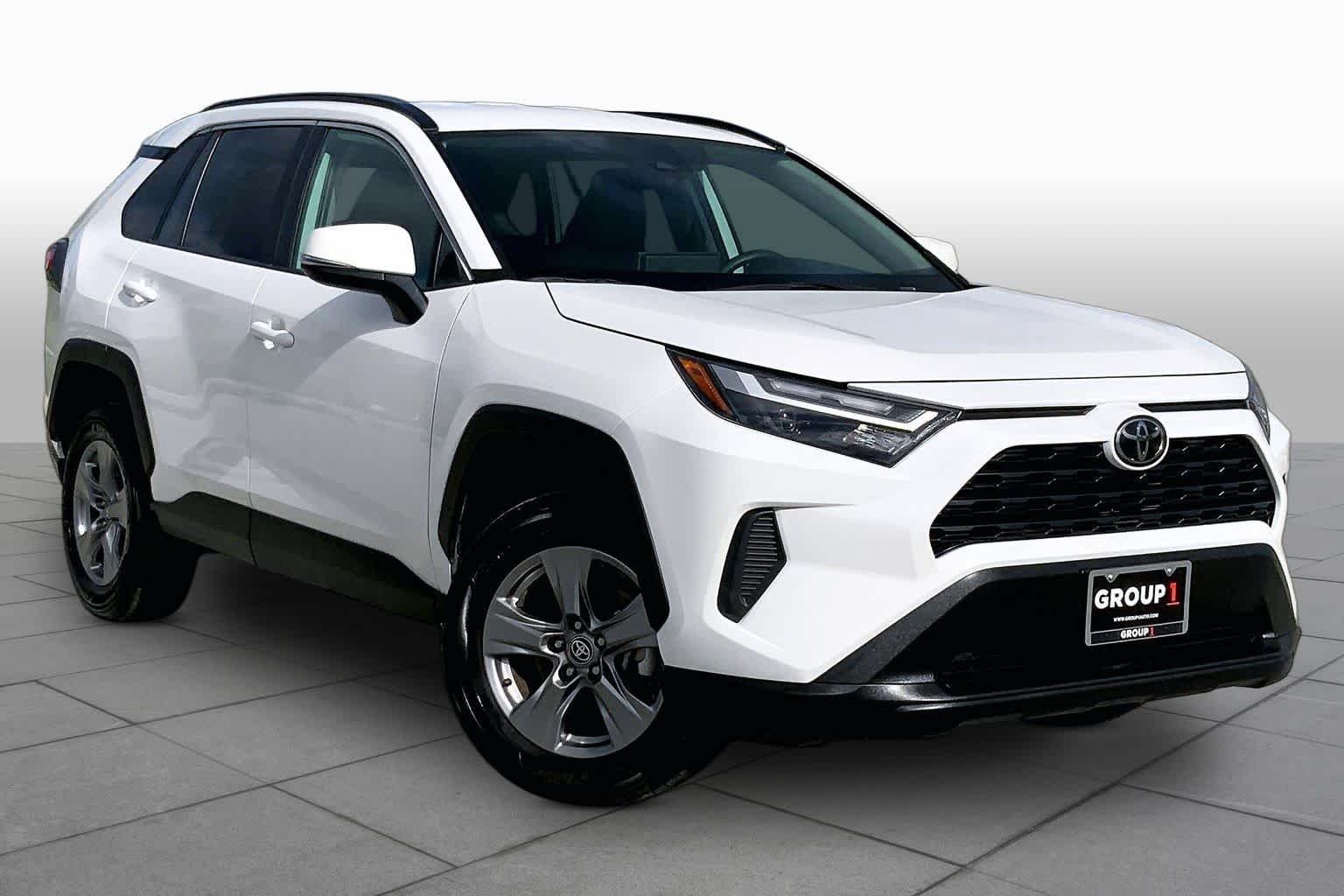 Used 2025 Ice Cap Toyota XLE image 3