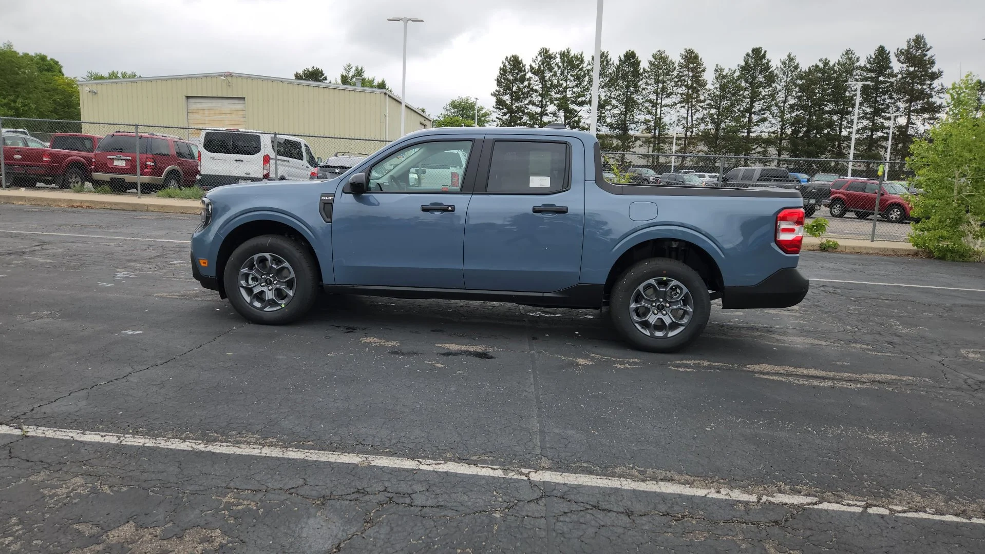 New 2026 Azure Gray Metallic Tri-Coat Ford XLT image 6
