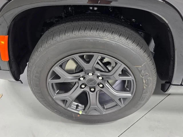 New 2026 Baltic-Gray Metallic Clear-Coat Exterior Paint Jeep Limited Altitude image 19