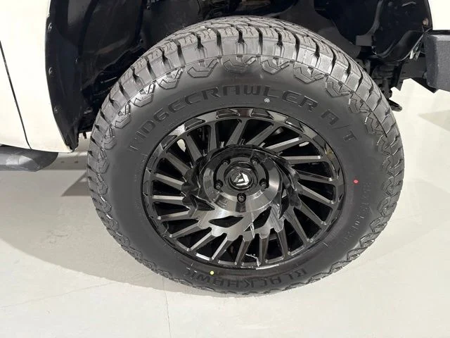 Used 2019 White Toyota Platinum image 12