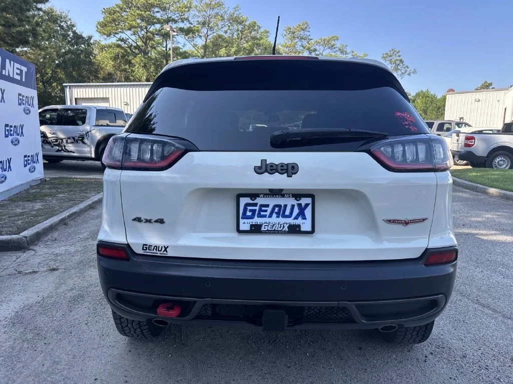 Used 2019 Pearl White Pearlcoat Jeep Trailhawk image 13