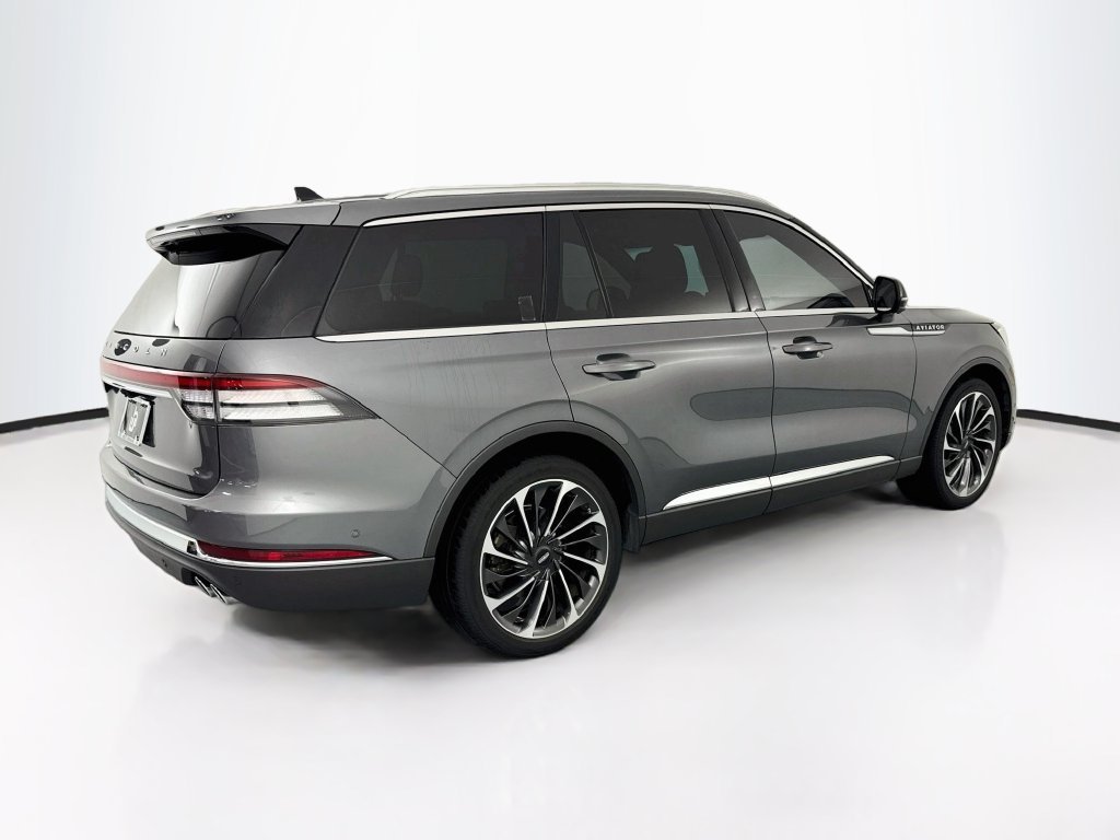 Used 2022 Gray Lincoln Reserve image 5