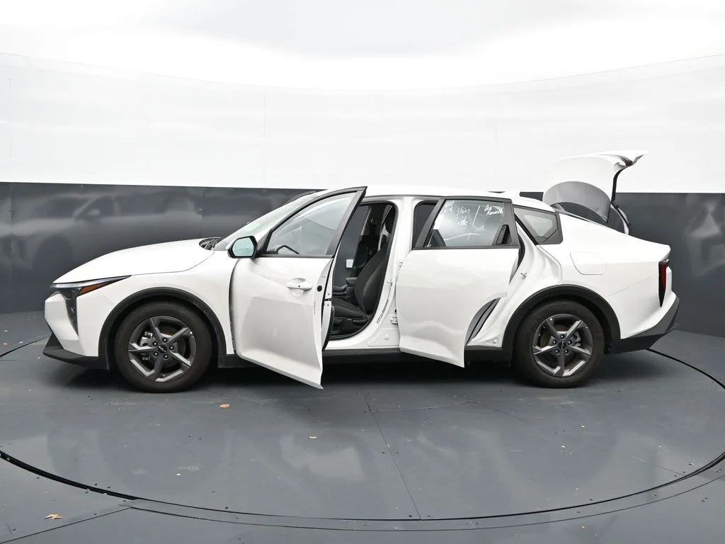 2025 Kia K4 LXS - Photo 45
