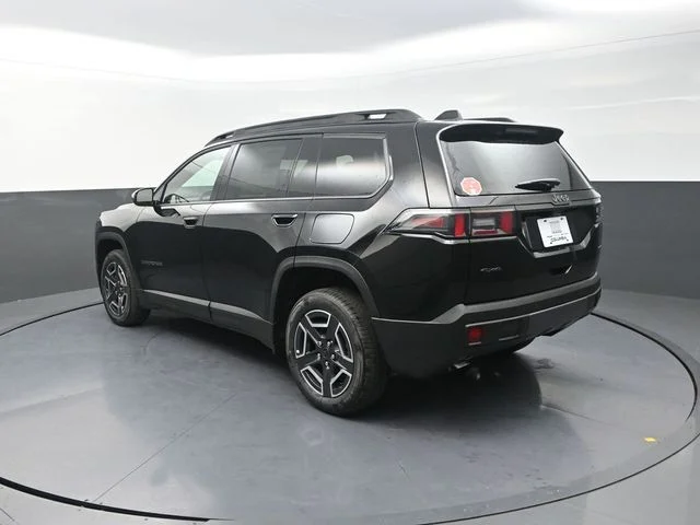 New 2026 Diamond Black Crystal Pearl-Coat Exterior Paint Jeep Laredo image 7