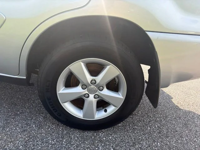 Used 2004 Gray Toyota Base image 31