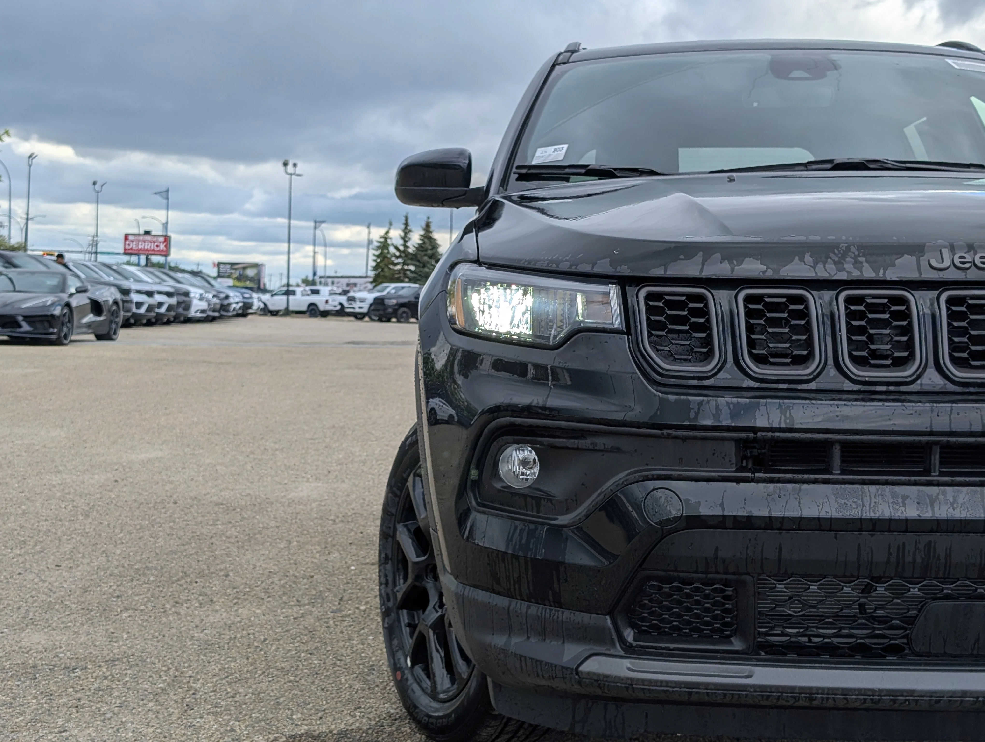 New 2026 Diamond Black Crystal Pearl Jeep North image 11