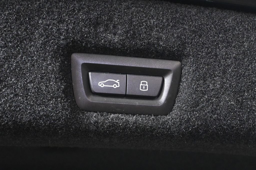 Used 2024 Black BMW 760i xDrive image 35