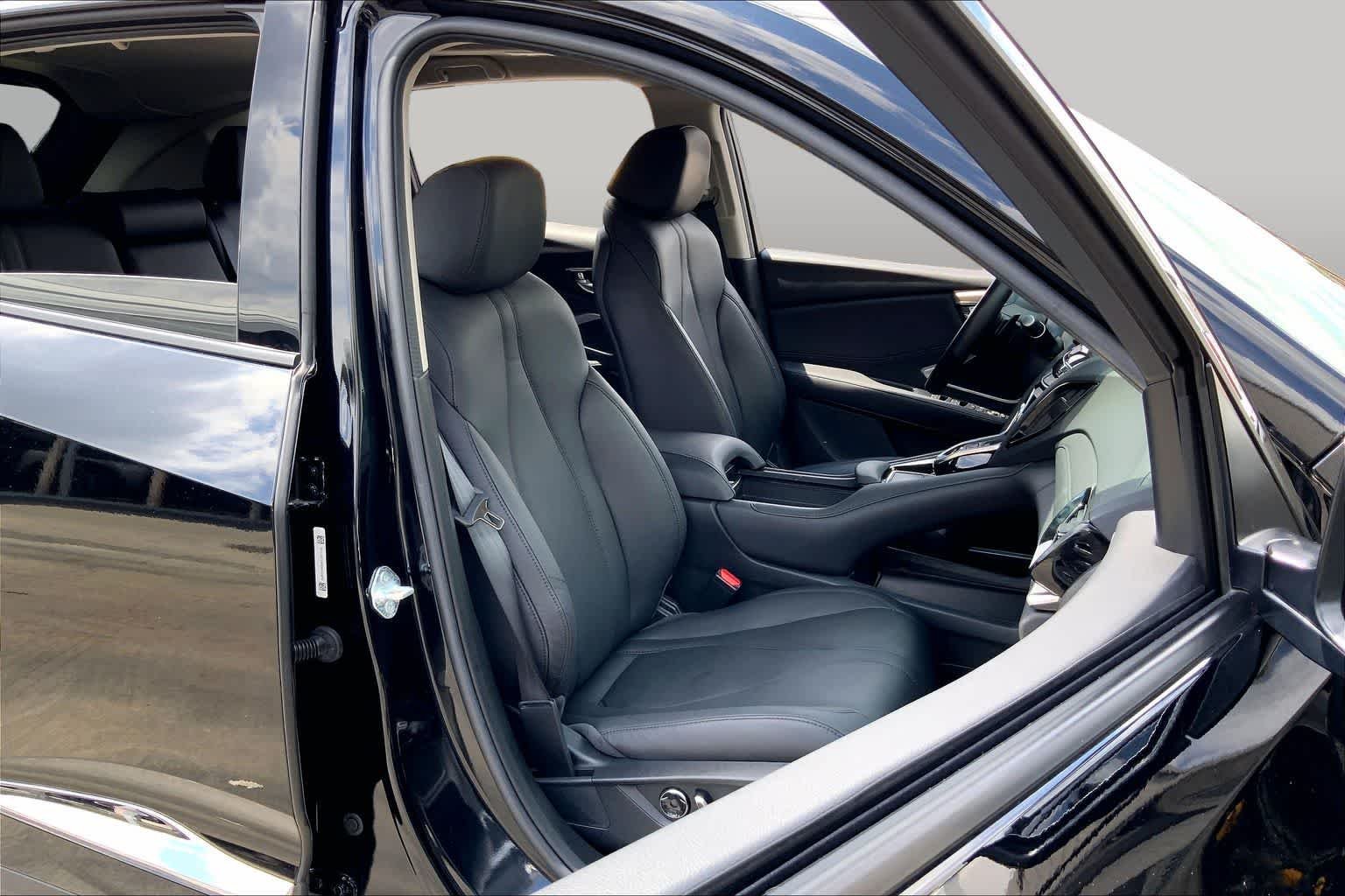 Used 2024 Majestic Black Pearl Acura  image 9