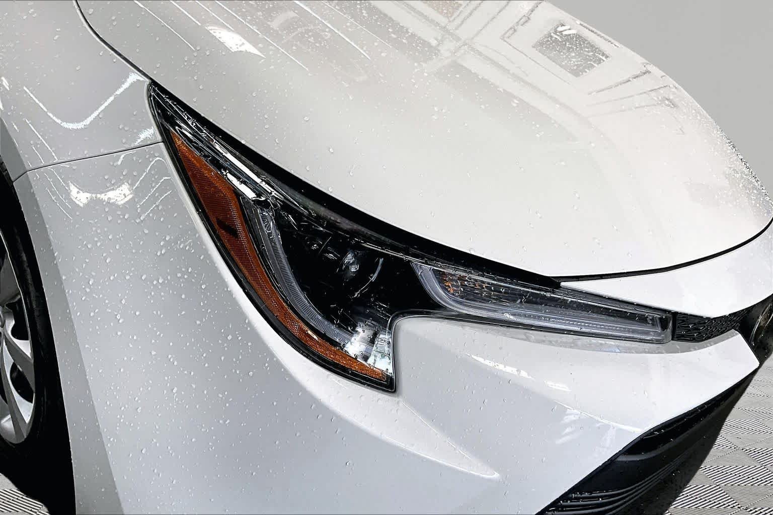 Used 2025 Ice Cap Toyota LE image 28
