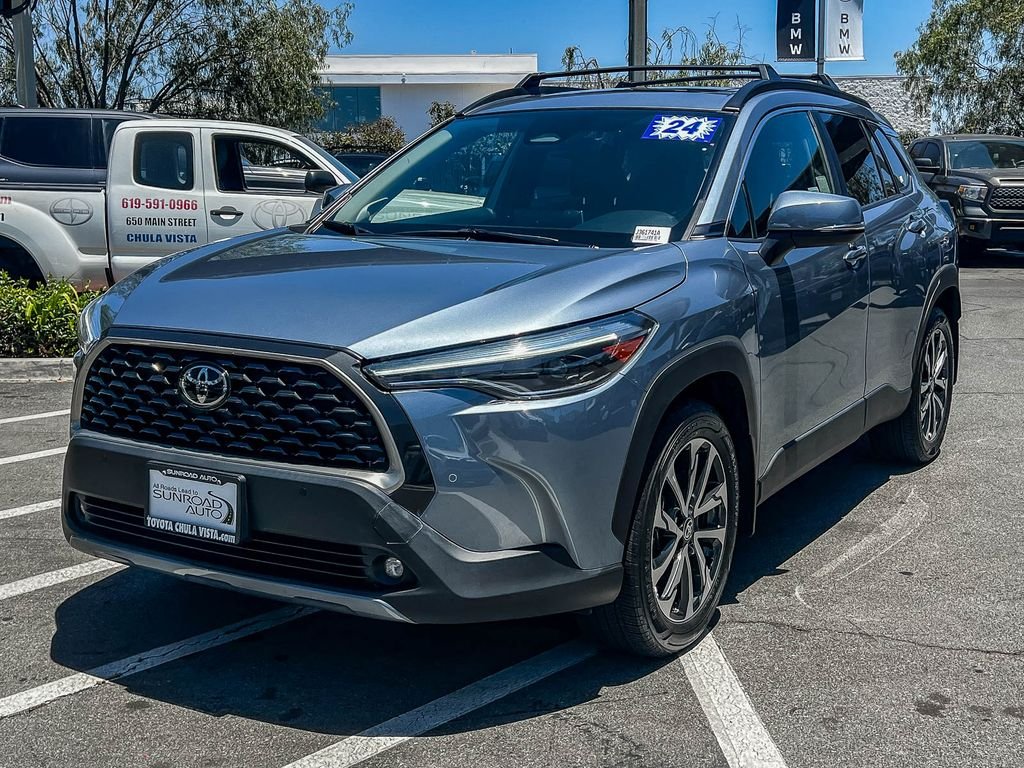 Used 2024  Toyota XLE image 3