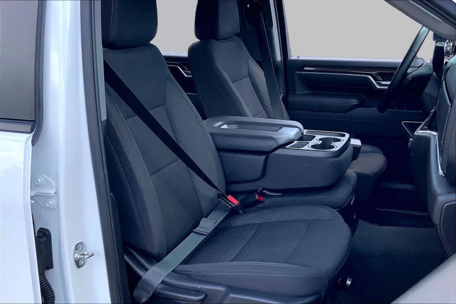 Used 2025 Summit White Chevrolet LT image 9