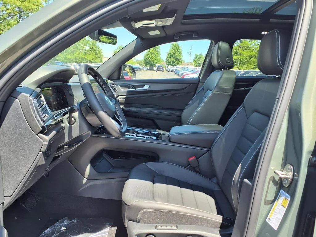 New 2026 Avocado Green Pearl Volkswagen 2.0T SEL image 8