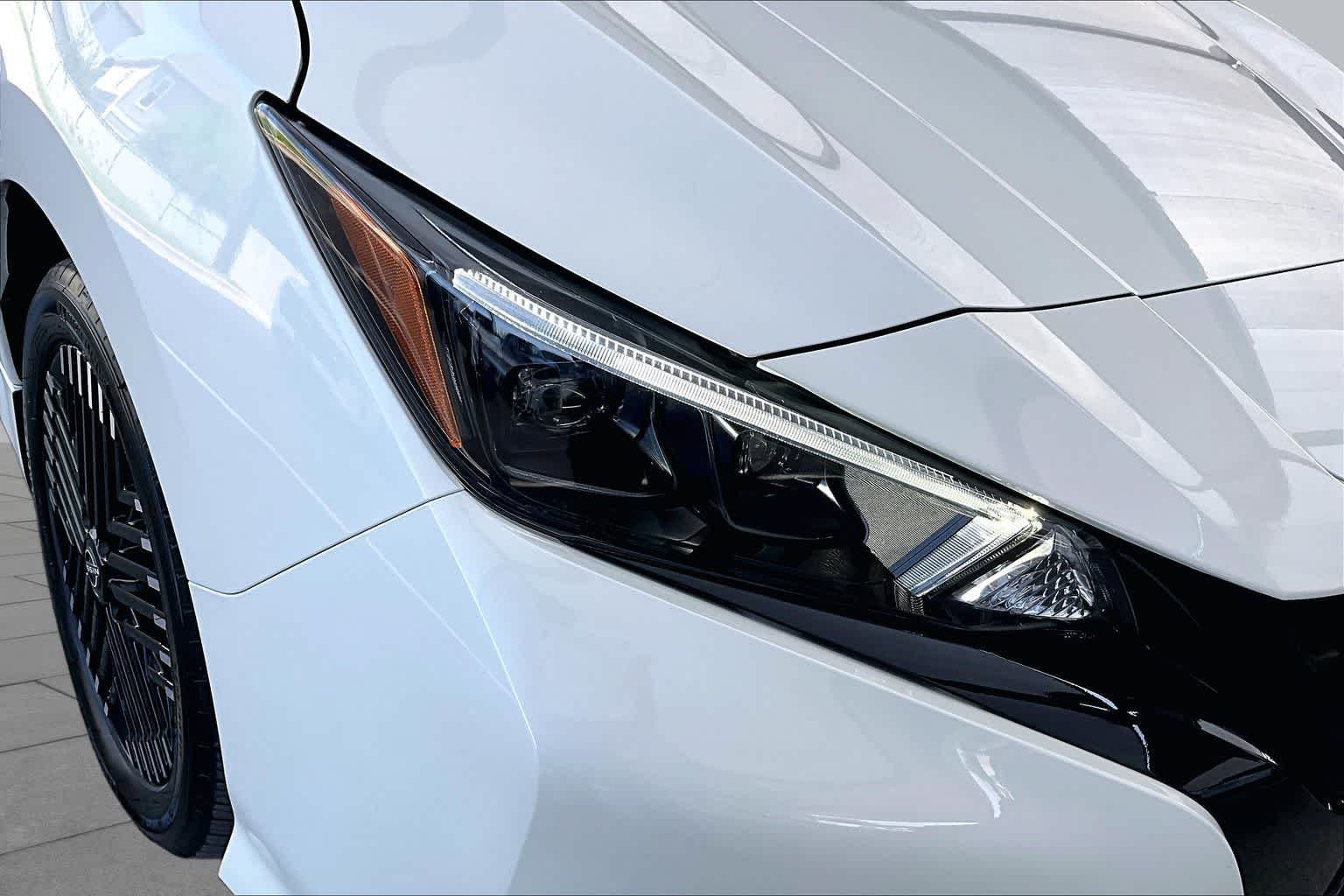 Certified Used 2025 Pearl White Tricoat Nissan SV PLUS image 26