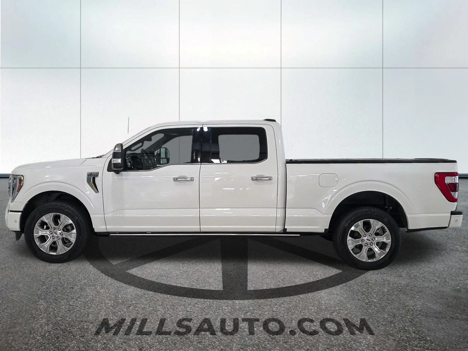 Used 2023  Ford Platinum image 3