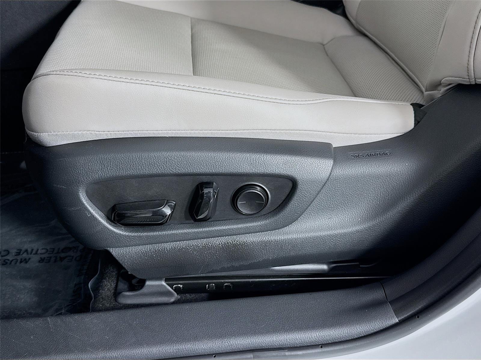 Used 2025 Ultra White Lexus UX 300h F SPORT Design image 20