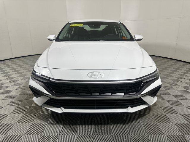 2025 Hyundai Elantra SE photo 2