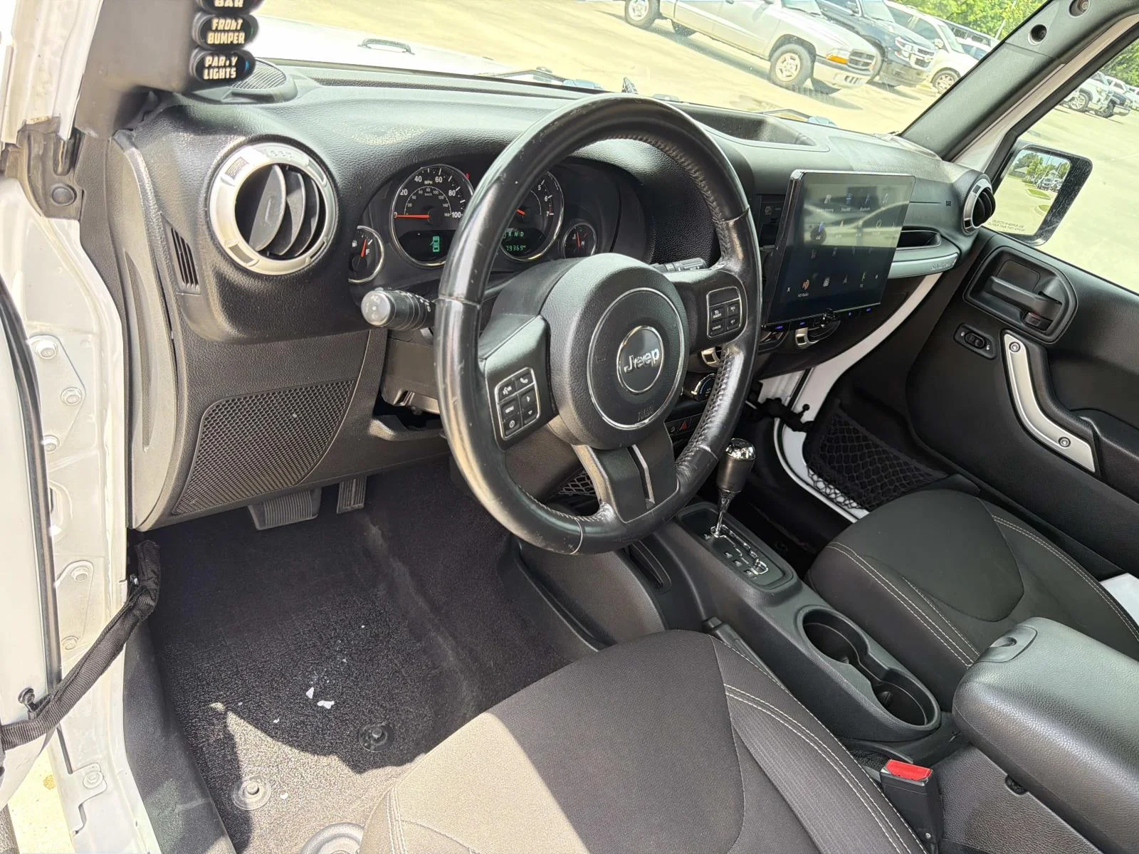 Used 2017 White Jeep Sahara 4x4 image 17