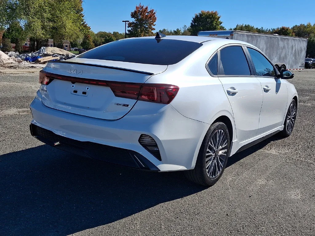 Used 2024 White Kia GT-Line image 11