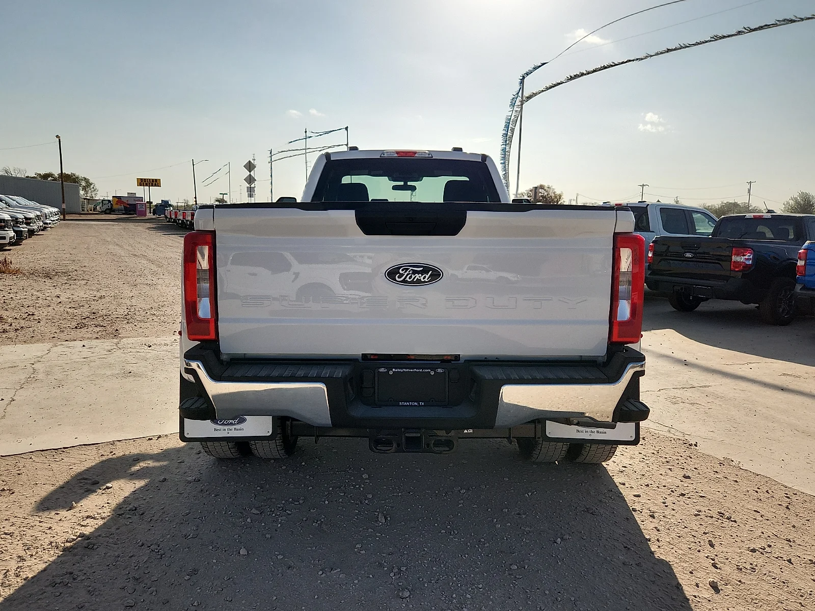 New 2027 Oxford White Ford XLT image 6