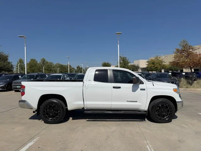 Used 2014 Super White Toyota SR5 image 6