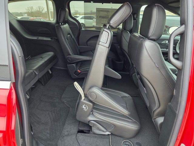 New 2026 Red Hot Pearl-Coat Exterior Paint Chrysler Select image 15