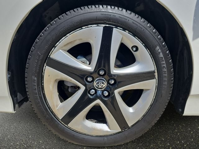 Used 2016 White Toyota Three Touring image 35