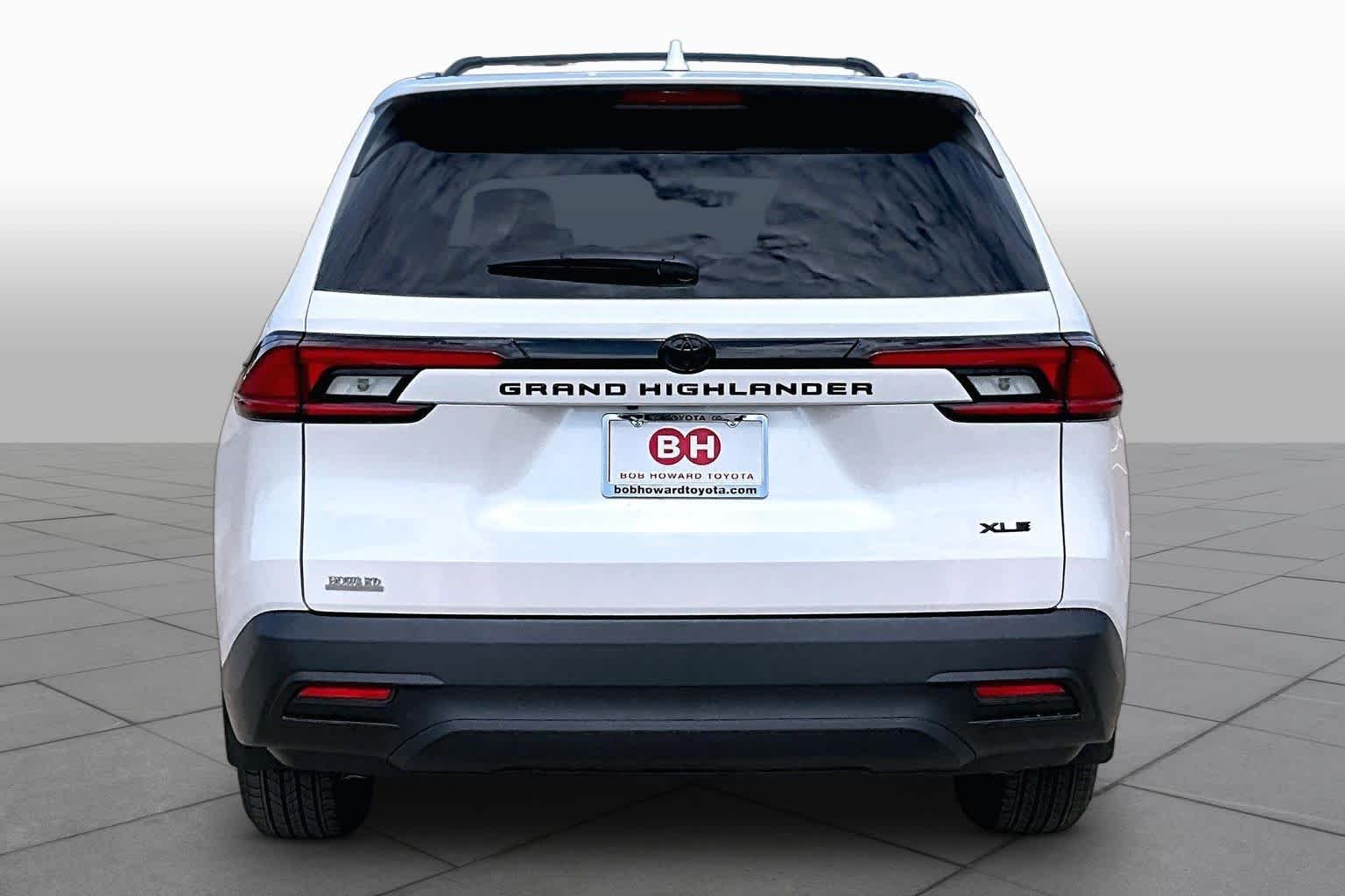 New 2026 Wind Chill Pearl Toyota XLE image 4