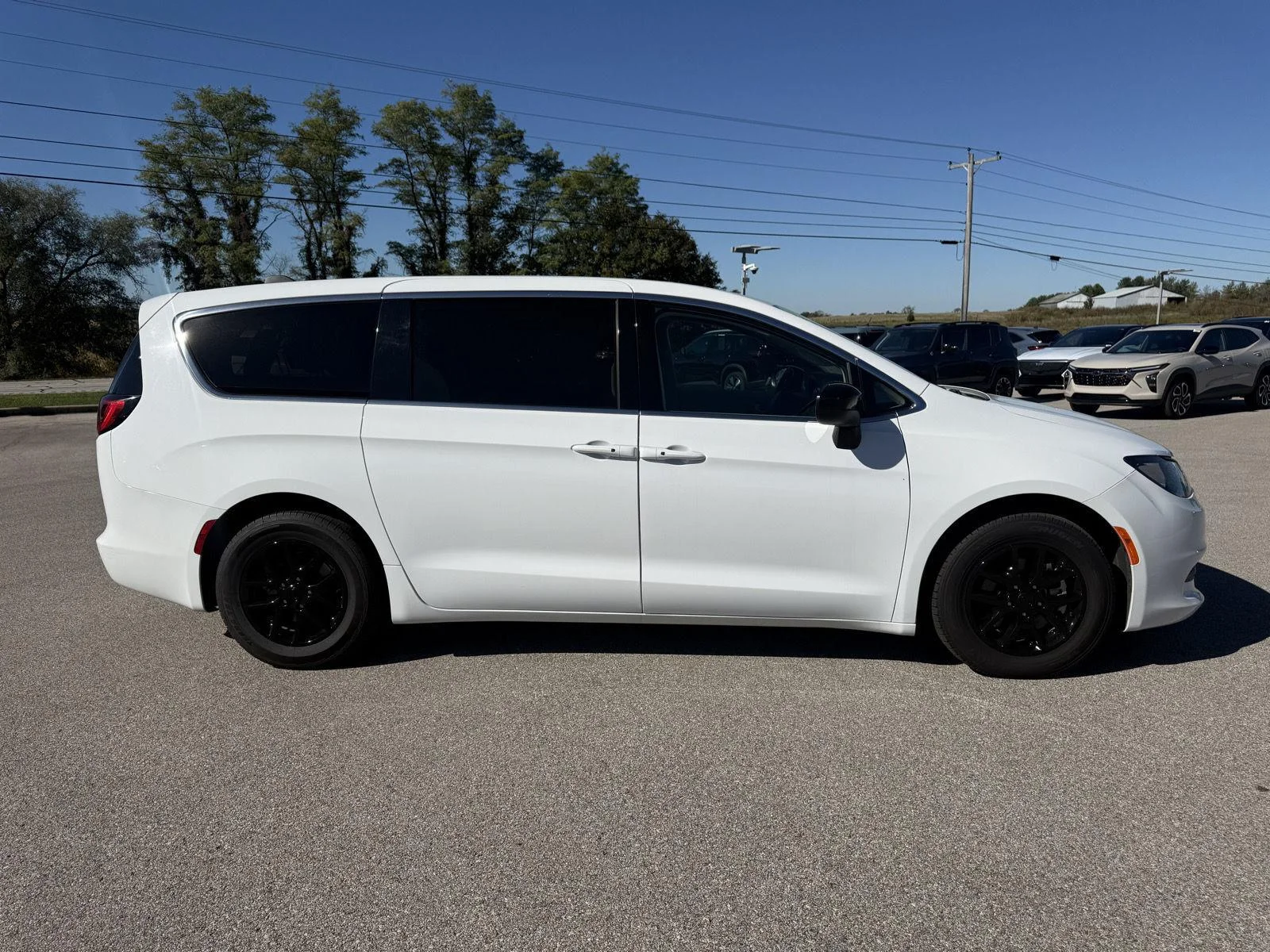 Used 2024 Bright White Clearcoat Chrysler LX image 8