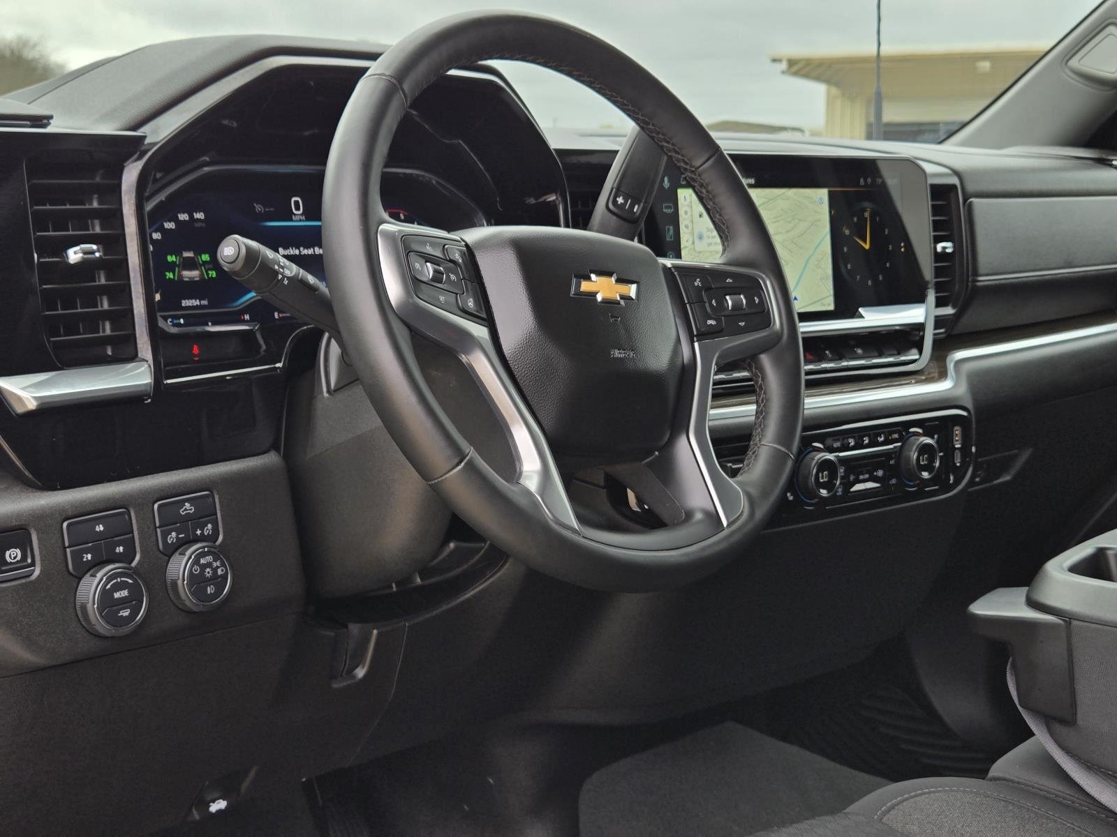 Used 2025 Summit White Chevrolet LT image 19