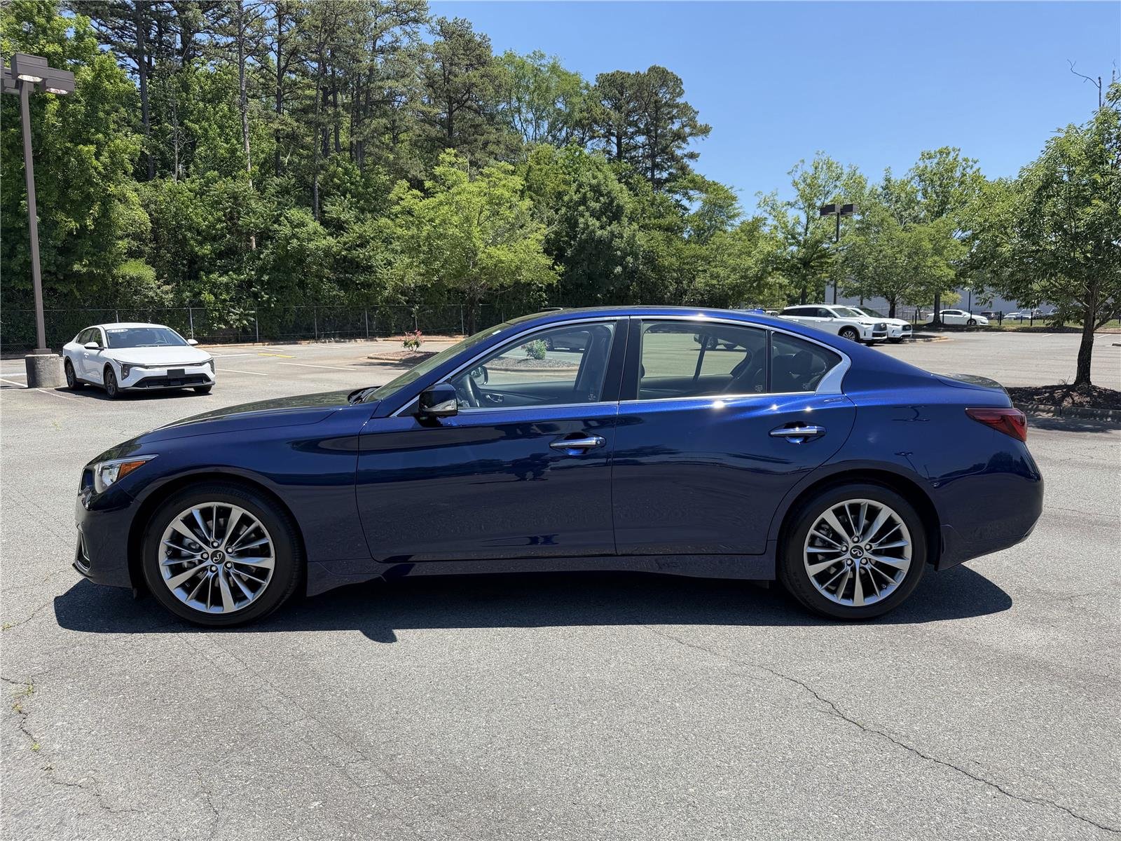 Used 2023 Grand Blue INFINITI LUXE image 27