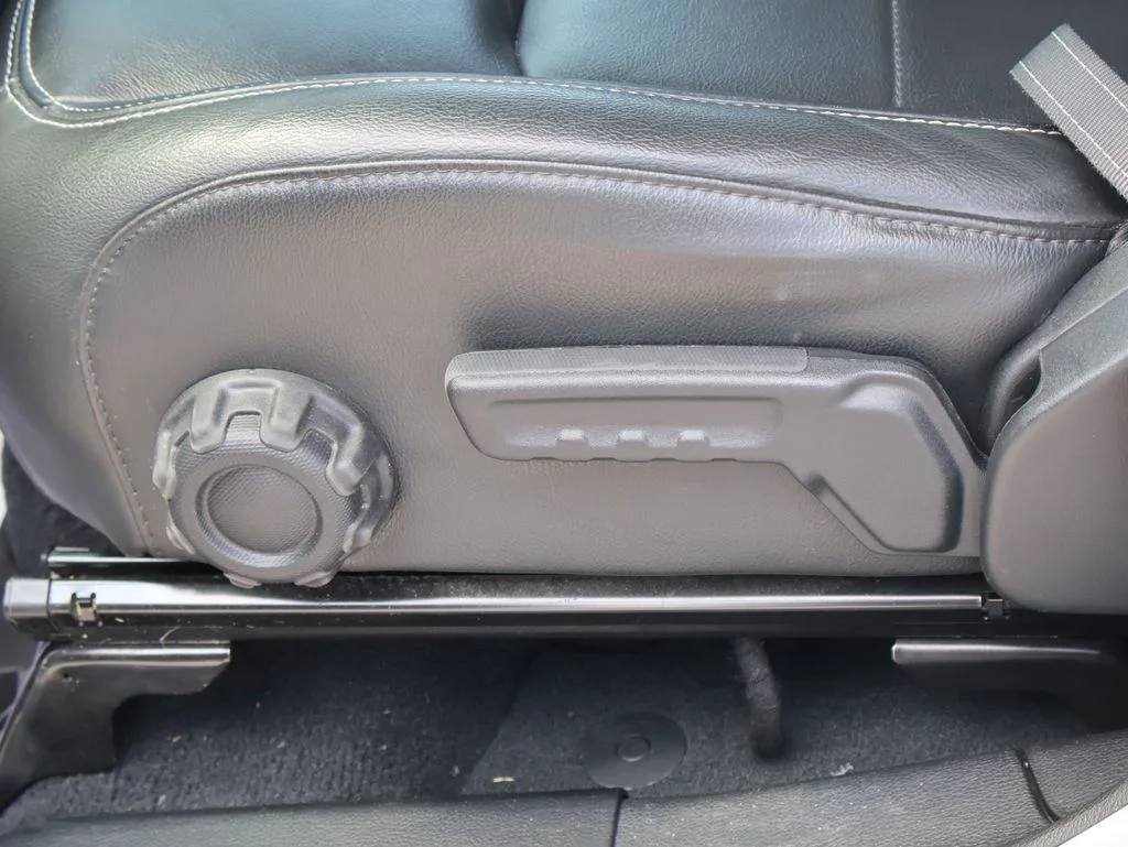 Used 2022 Silver Jeep Overland image 22