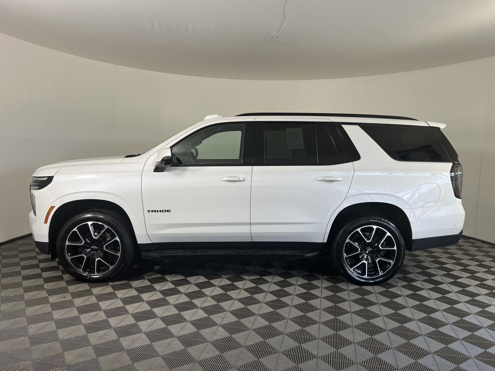 Used 2025 Pearl Chevrolet RST image 29