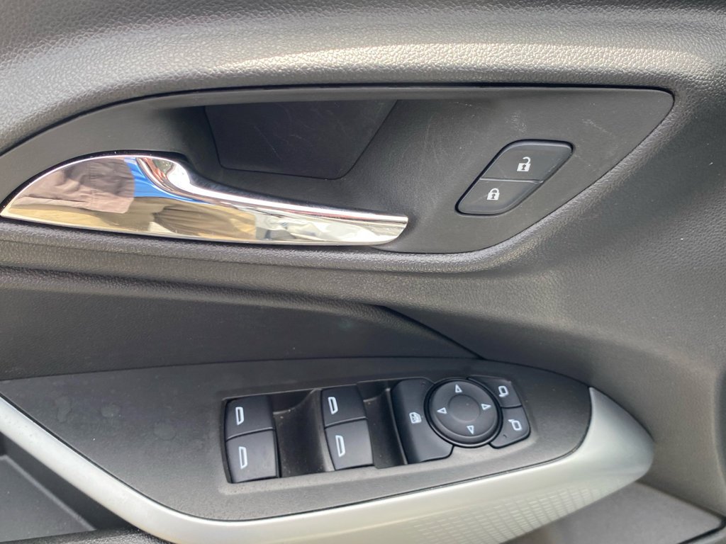 2025 Chevrolet Trax LS - Photo 18