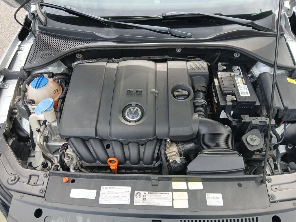 Used 2012 Silver Volkswagen 2.5 S image 19