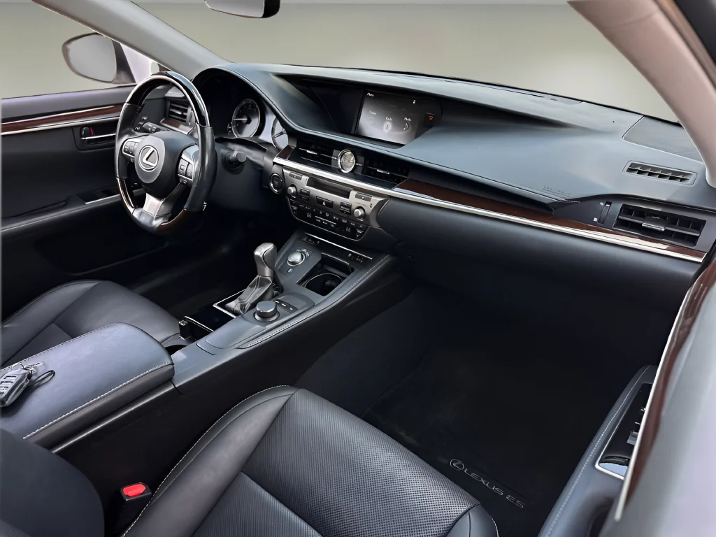 Used 2017 White Lexus 350 image 23