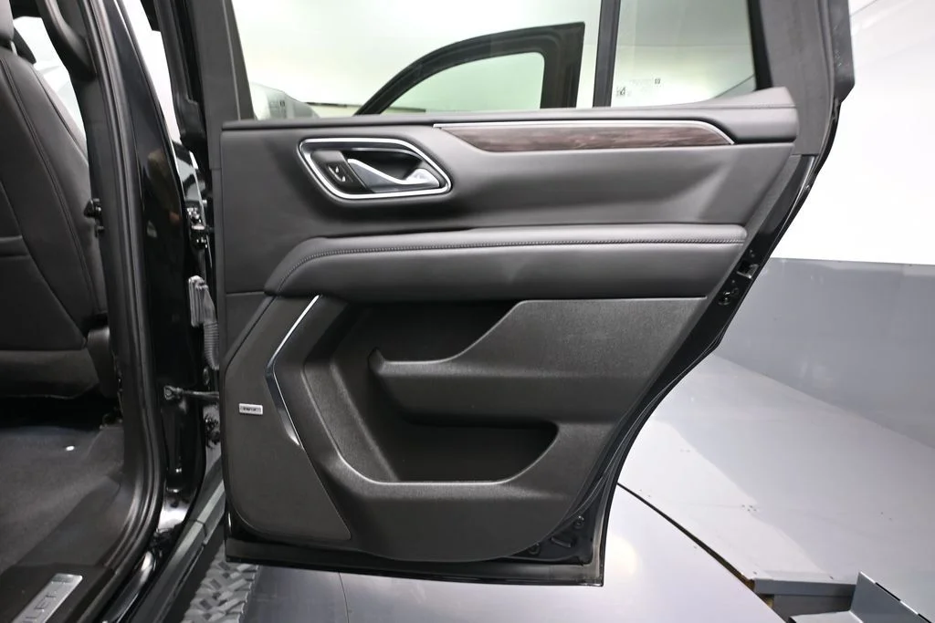 Used 2024 Black Chevrolet Z71 image 39
