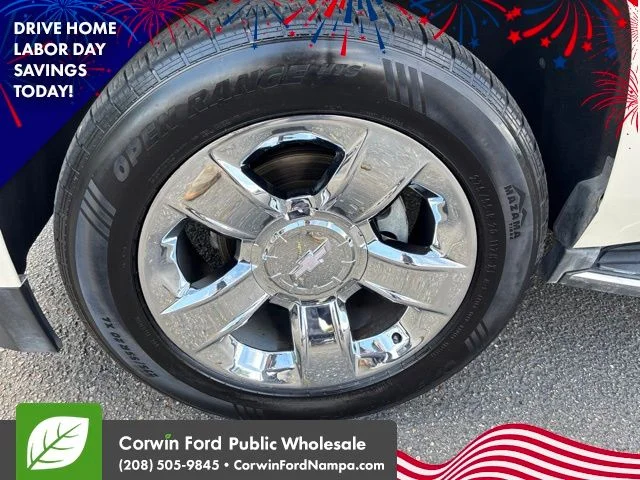 Used 2015 White Diamond Clearcoat Chevrolet  image 9
